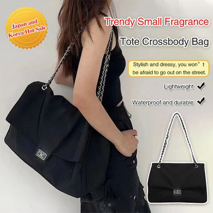 Μια μοντέρνα μικρή τσάντα crossbody με μοντέρνο άρωμα στον ώμο - ένα υπέροχο δώρο